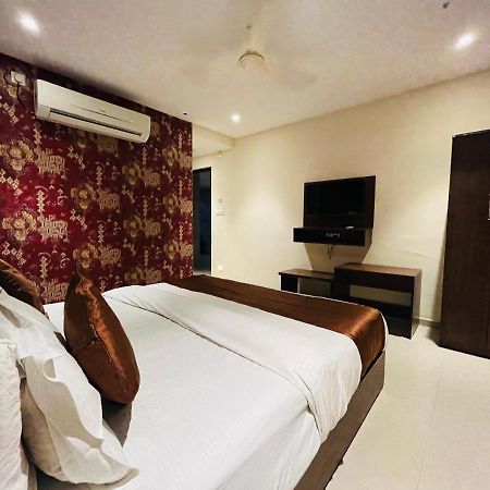 Hotel Nova Vesu Surat Luaran gambar