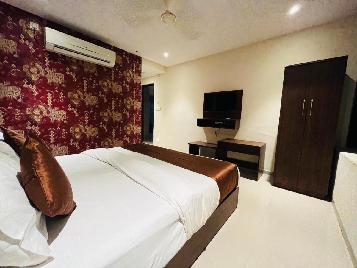 Hotel Nova Vesu Surat Luaran gambar