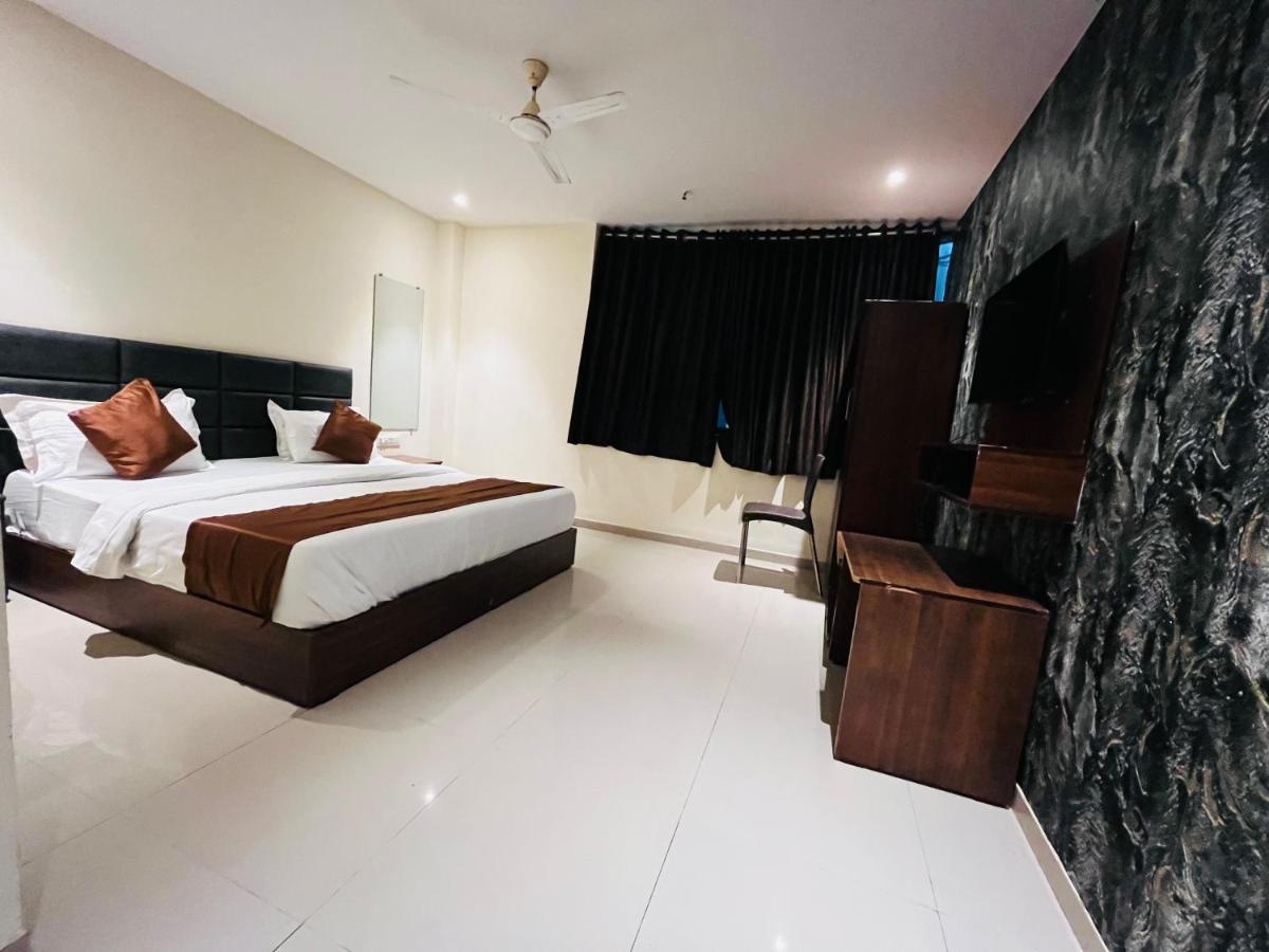 Hotel Nova Vesu Surat Luaran gambar